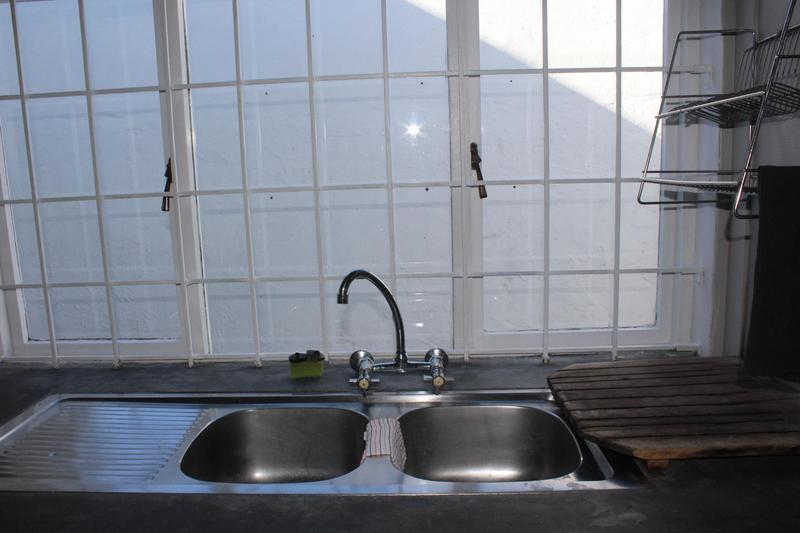 To Let 2 Bedroom Property for Rent in Woodstock Western Cape